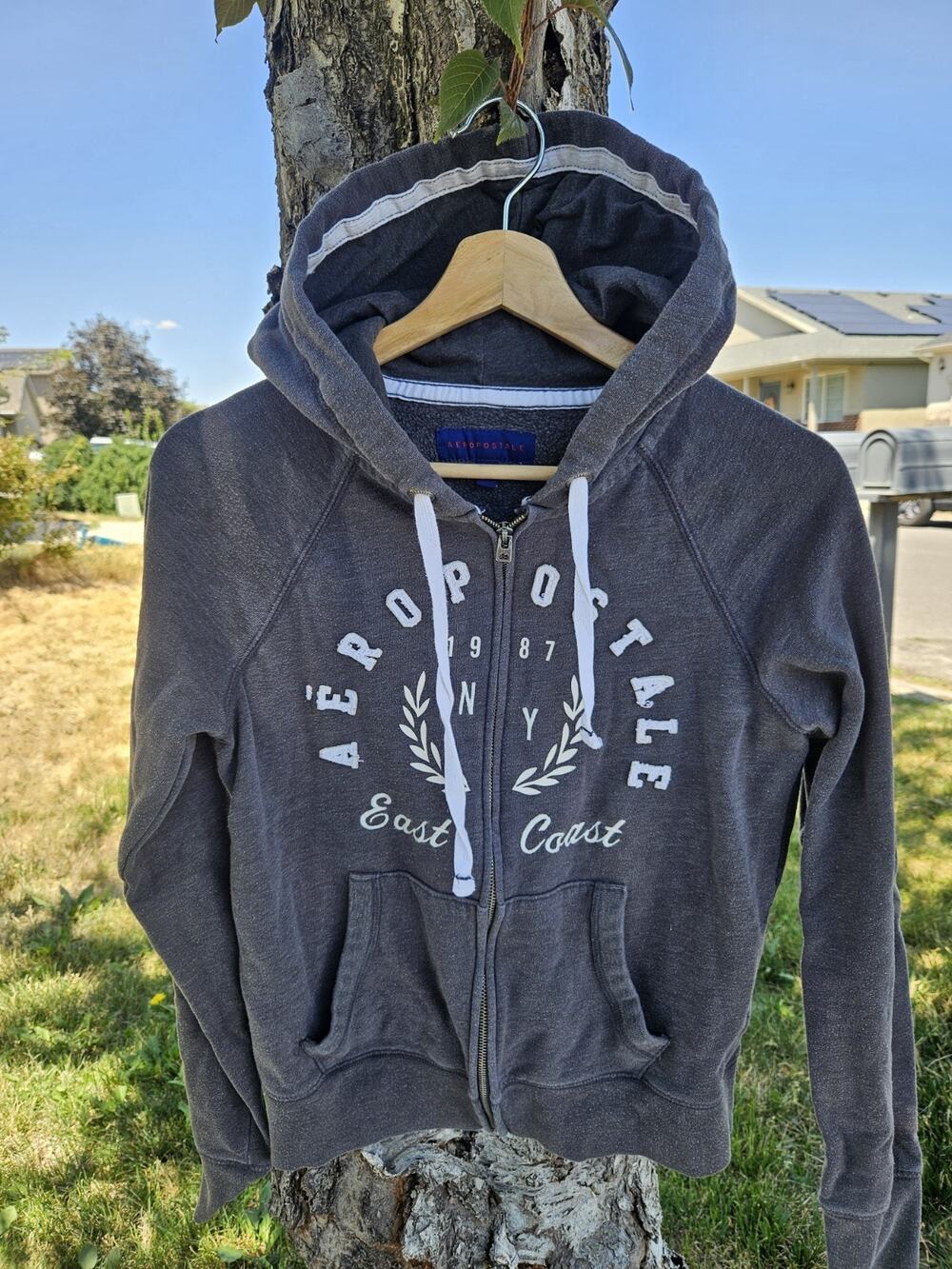 Aeropostale Y2K Vintage Style Gray Zip Up Hoodie East Coast Graphic Size Medium